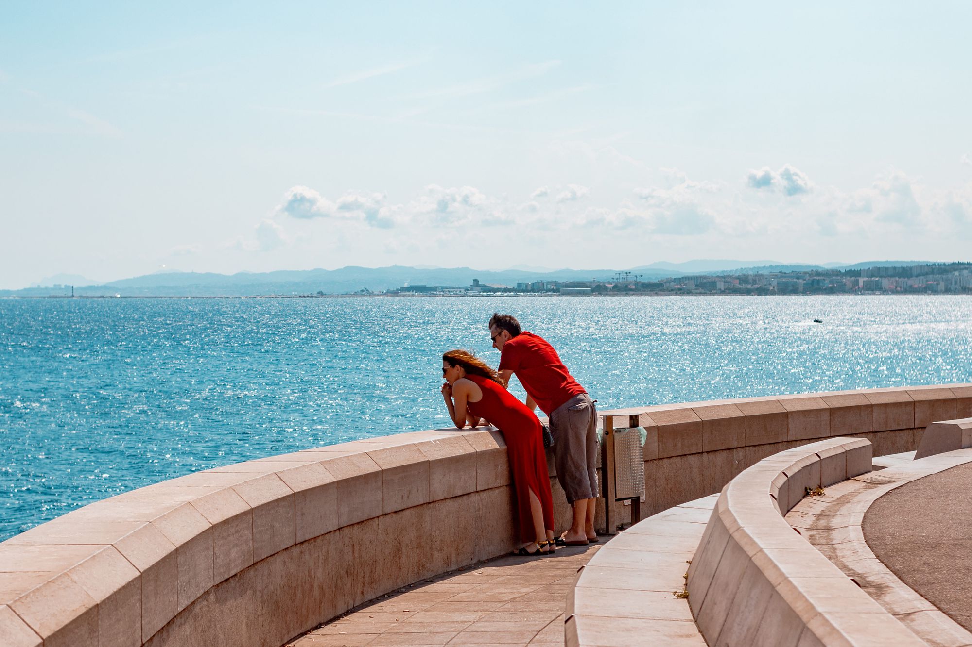 A couple watching the sea in Cannes: A photo by David Elikwu 
